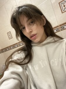 Miaa20malin I love pole dancing and I dance by invitation. I will also soon show a video here of how I do 🫦🫦🫦 Εικόνα