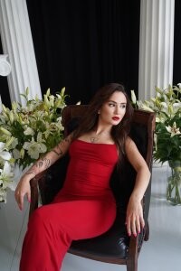 Cleojuice red suits me Pic 4