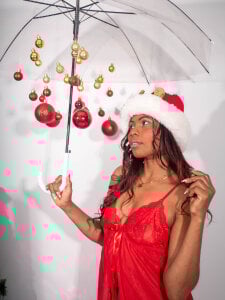 Agata_Grubisic Sparkle, lace and Christmas temptation Pic 2