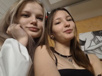 DongMolt Klara and shelly Immagine 