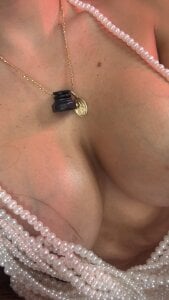 MaddyMay_ Public Pic 2