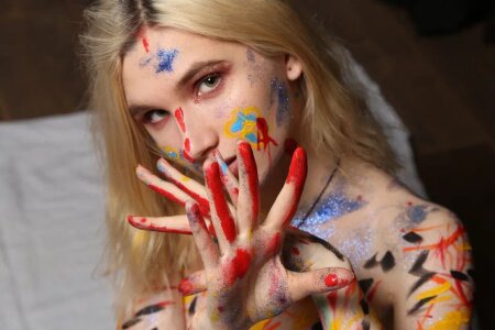 Naomi_BlondiePaint on me图片