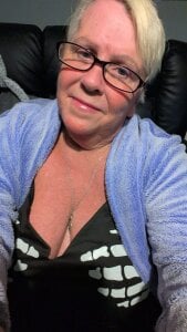 Playful_MILF_Demi Public Pic 6