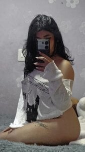 bonnieTaylor1 in my room I keep thinking about you Pic 2