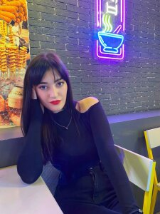 DelsieKorwin It's me Pic 2