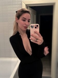 Fire_moth Your Goddess in sexy suet Pic 7