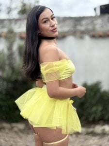 EmiGomez_ 👑 When Beauty drops her dress... the magic begins Pic