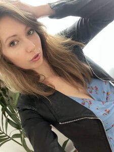 GinaSnoww Public Pic 6