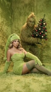 Holli_woul 🎄✨ 𝑀𝓔𝓡𝓡𝒀 𝒞𝒽𝓇𝒾𝓈𝓉𝓂𝒶𝓈 ❄️🎁 Εικόνα