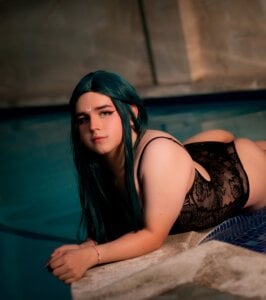 Daniellesins1 Pool night with me 💦 Εικόνα 2