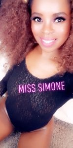 SimoneSavage Snaps Pic 5