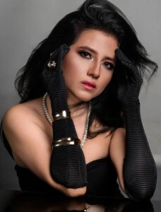 Renata_Rivas 🔥 I'm not trying to fit in, I was born to shine in my own way. 🔥 รูป 