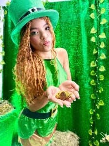 Zoey_Taylor07 💚 Kiss Me… I’m Lucky Pic