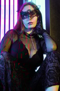 HoneyLace_ Masked Beauty Pic 9