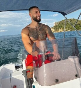 Barcelona, Dubai, Napales, Pompeii, Rome, Corfu, Turkey, Thassos , Budapest, Jordan ,Albany, de MasculineGuy99  5 photos