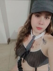 alice1-hott_ Public Pic 4