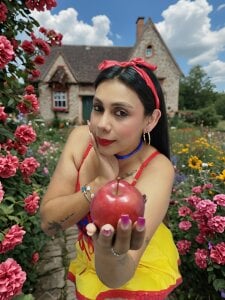 Nyra_Rose My fantasy world 🧚🍎 Pic 3