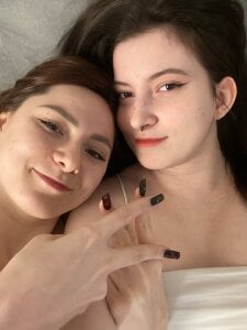 LaneDoellのsexy lesbiansの 3枚の写真