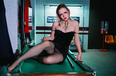 Mol_l_y Crimson Muse Pic 5