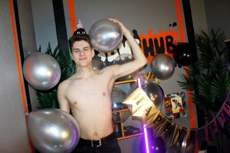 JackWolw It was my birthday stream 🎂🎁🎈 Pic 4