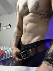 Loveatingfatpussynas: Public ( 3 фото)