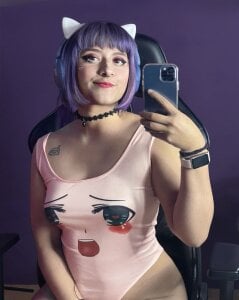 LuanEter YOUR GAMER GIRL Pic 2