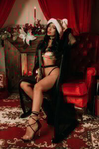 It's starting to get hot at the North Pole 🔥 de IzzyWild  6 photos