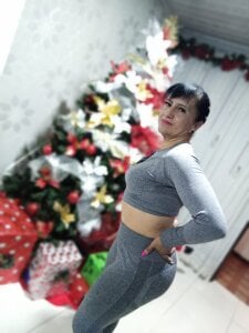 clara_heat If you follow me, I’ll show you how a workout really heats up 😈🔥 Pic 2