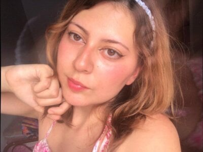 ARIA_LYNN4 Public Pic 2