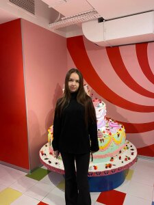 LisaSmiths I'm eating a sweet cake... heheheh Pic