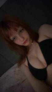 ukemoslutcute in bed Bild