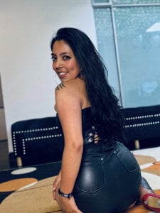 LiaMonroee_ elegant hot 😈🖤 Pic 5