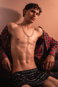 Taylor_and_exidt A LITTLE SEDUCTION BETWEEN THE TWO OF THEM 🔥 Pic 3