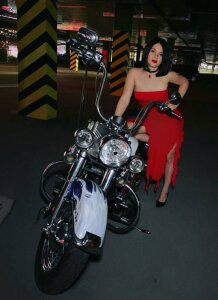 Mery_Poppins Motorbike Pic 2