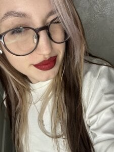 caramel_55's I love red lipstick in my lips Sex Photo 1