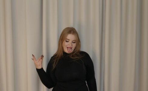 Amy_Sky_ smile with me Pic