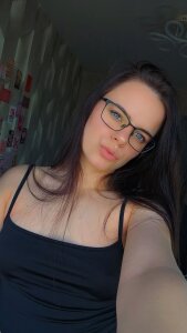 Hottie in glasses od Alanna_Pow  6 snímek