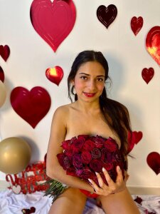 KateSkinnyのHappy Valentine's Day 💖🍓🎇の 3枚の写真