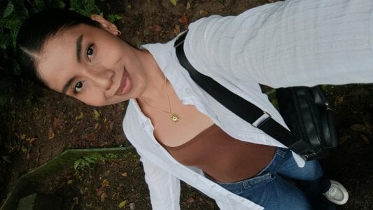 naia_cox Relaxing day Pic 4