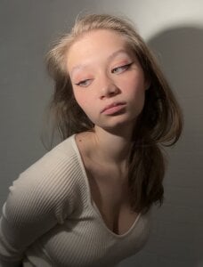 HolliBillig kullanıcısının At Home albümü -  9 fotoğraf