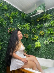 Samanta_Fischer Relaxing day in the hot tub Pic