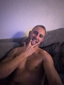 gwebb8000 Public Gambar