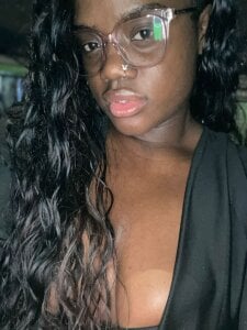 liarosee11 Happy New Year, my guys! 🖤👸🏾 Gambar 4