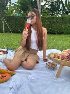 AbbyWathson Love Picnic 🌹 Hình 3