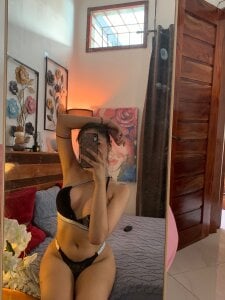 mirror shot de nikita_morris  3 Imagens