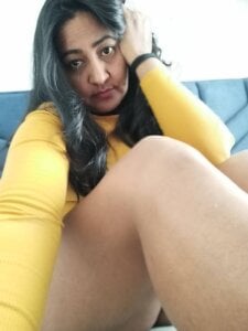 Adele_Sweett legs Photo 4