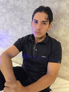 TheoHart_ Public Pic 3