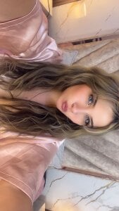 Annie_mone Public Gambar 4