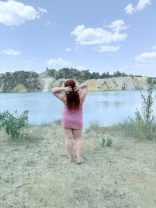 Julia_Bloom Public Pic 7