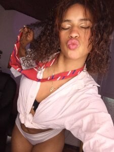 MoonRose__ SchoolGirl! Being a good skinny, brunnette with small tits and big ass for you! Tease my sexys lips зображення 2